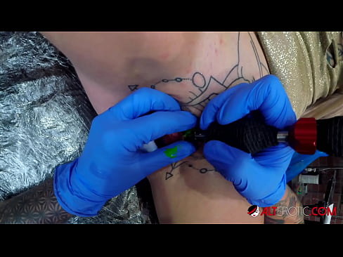 ❤️ Äärimmäisen tatuoitu hottie Sully Savage sai tatuoinnin klitorikseen ️❌ Porno at fi.pornplaybb.ru ❤